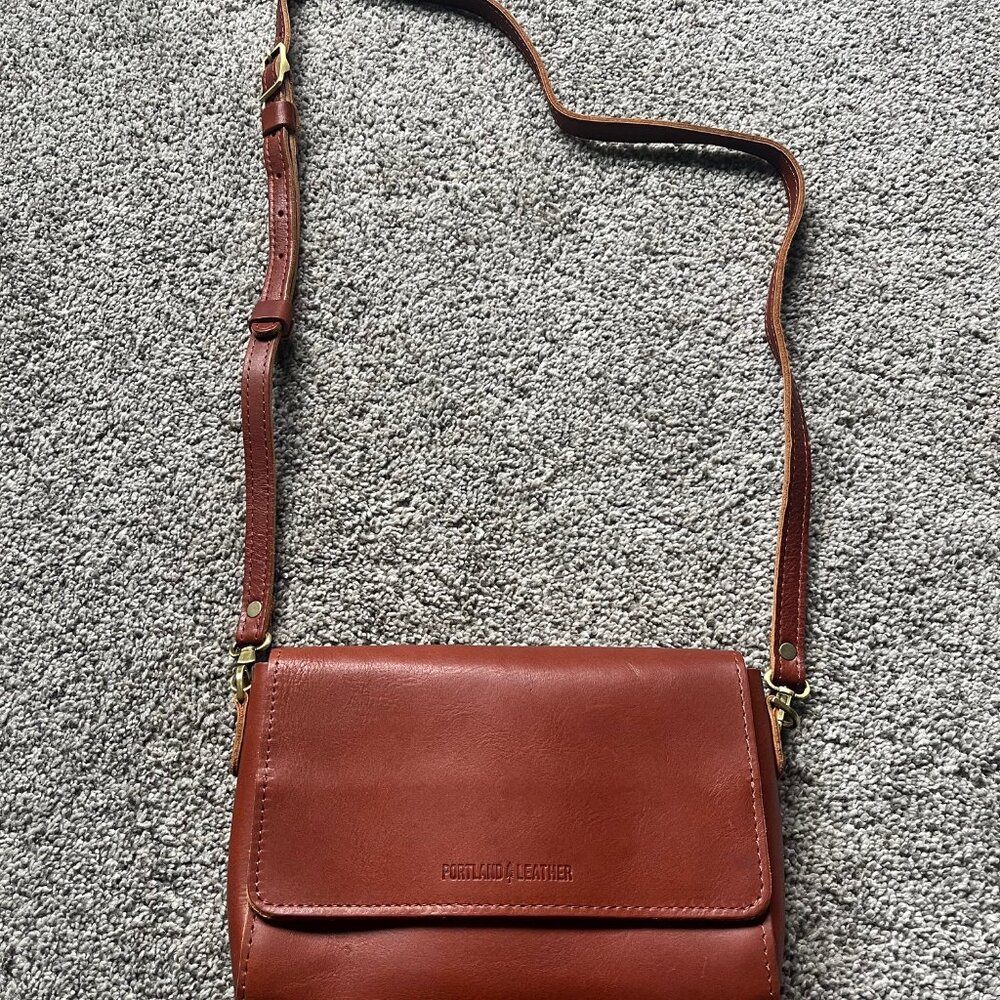 NEW!! Portland Leather Company Metro Crossbody- Chestnut